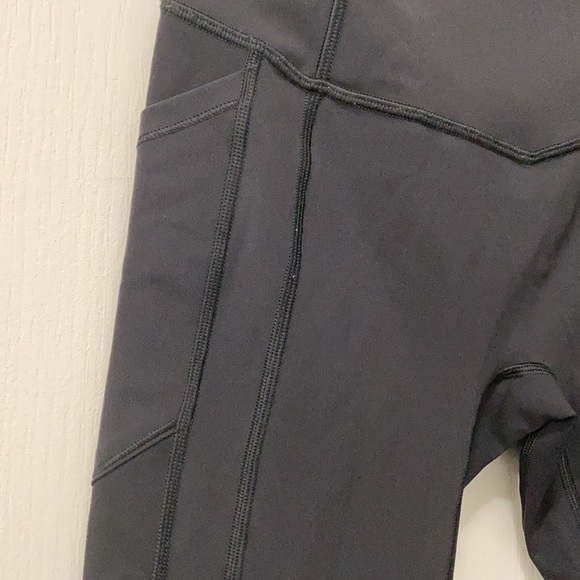 Lulu leggings sz 4 new worn once - Picture 2 of 5